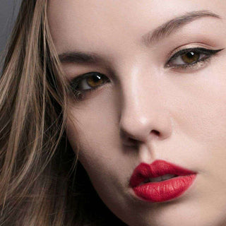 eyebrow pencils liquid on eye